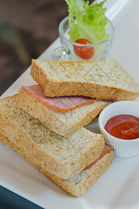 烤面包三明治猪肉火腿棕色午餐盘子面包条纹食物小吃图片