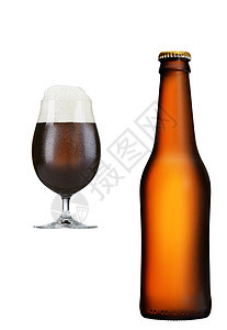 白底的棕色啤酒瓶杯图片