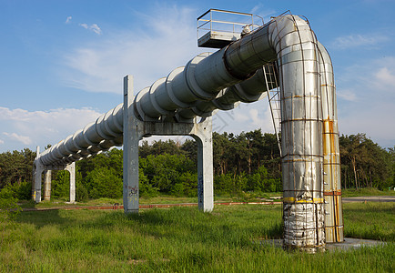 输油管高端部分导管气体蓝色平行线渡槽基础设施管子供水金属天空图片