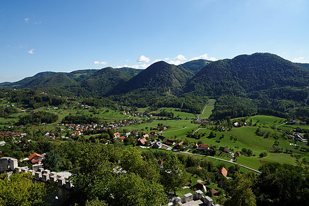 从Celje城堡看到斯洛文尼亚的Lasko山谷图片