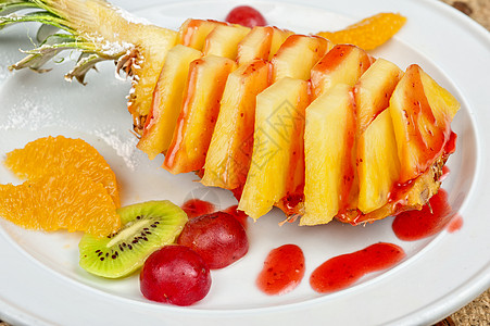 新鲜有机水果沙拉玻璃盘子鞭打美食桃子香蕉味道热带食物香草背景图片