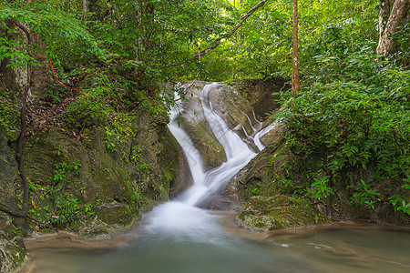 埃拉万瀑布蓝色公园石头树木瀑布旅行环境事项游客森林图片