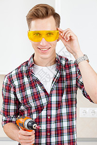 具有钻孔的建筑工力量建设者工作眼镜修理工微笑经理男性工人工具图片