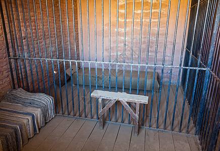 监狱内部建筑房间安全金属监禁刑事惩罚拘留孤独囚犯图片