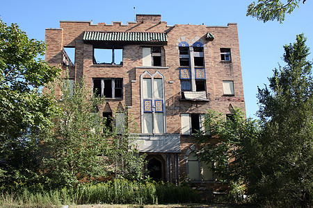 废弃的公寓楼经济衰退状况贫民窟废墟衰变腐烂城市房屋住房市场图片