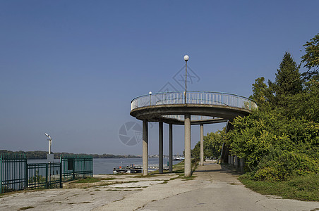 保加利亚多瑙河沿岸 Ruse 河滨公园的起点图片