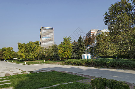 保加利亚多瑙河沿岸Ruse镇Ruse镇的河滨公园叶子楼梯花园树木支撑大街灌木绿色天空公园图片