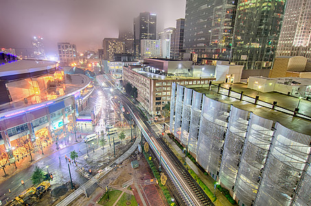 Charlotte 城市天线夜雾中的夜幕道路场景天际建筑物建筑学水晶图片