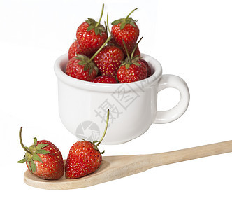 白色的草莓绿色甜点食物浆果水果红色背景图片