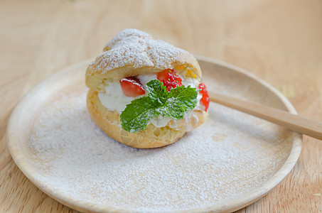 草莓Choux Cream薄荷甜点糕点面包蛋糕食物小吃派对盘子水果图片