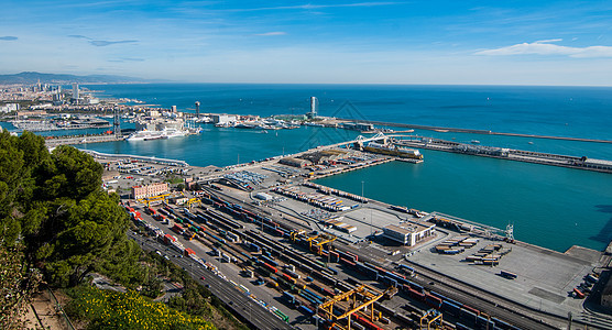 巴塞罗那港景观天际建筑丘陵乐趣城市商业天空货物码头图片