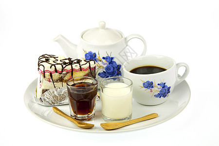 咖啡和美味的蛋糕巧克力奢华食物饮食棕色饮料咖啡店盘子豆子杯子图片