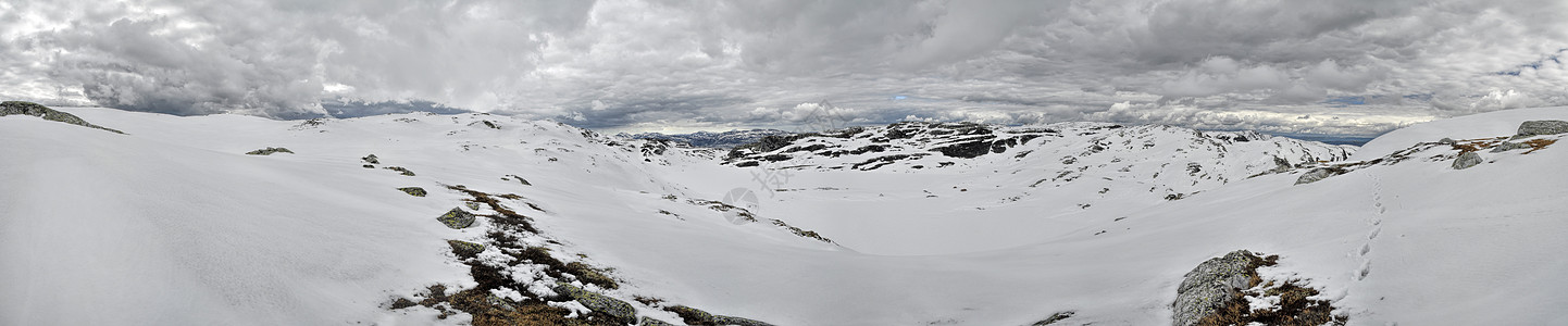 吉格雷松山脉岩石风暴远足多云水平风景全景编队白色图片