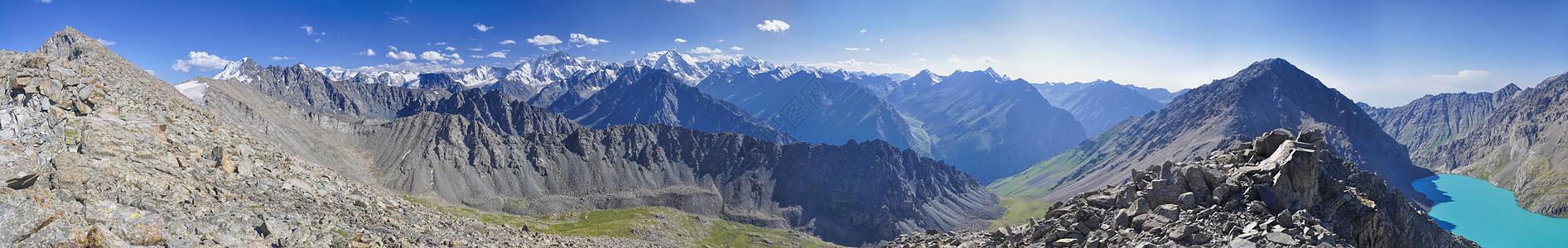 吉尔吉斯斯坦的绿峡谷美丽水平旅行丘陵全景风景山峰远足山脉图片