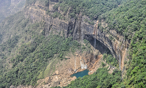 诺赫卡利凯陷落瀑布全景森林蓝天岩石悬崖风景山脉树木水平图片