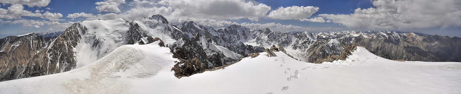 吉尔吉斯斯坦的Ala Archa首脑冰川岩石顶峰风景山峰全景远足高度山脉图片