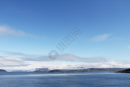 挪威湾和山丘天空群岛水景山脉风景峡湾海洋爬坡旅游支撑图片