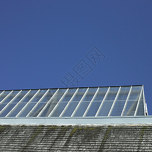 有玻璃屋顶的建筑物色调图层天窗木头苔藓耐用性坚固性蓝色财产线条图片