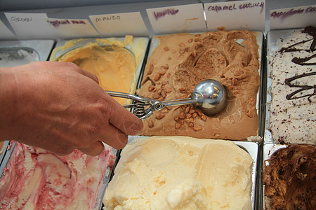 溜冰淇淋零售女性勺子店铺食物融化甜点奶制品茶点味道图片
