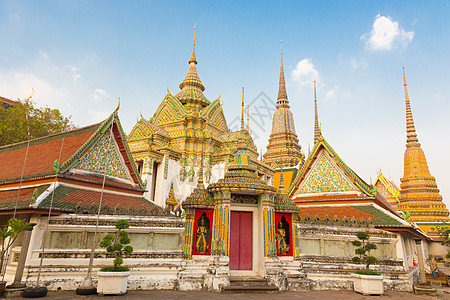 泰国曼谷Wat Pho寺庙塔塔寺庙蓝色游客上帝奢华文化建筑宝塔天空宗教图片