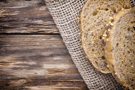 布莱德燕麦小麦种子早餐棕色产品谷物烘烤圆形食物图片
