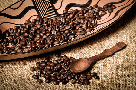 新鲜和生物芳香咖啡豆和勺子黑色食物豆子种子休息早餐饮料研磨咖啡酿造图片