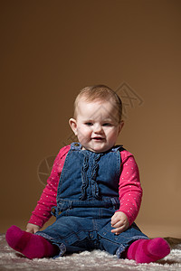 微笑的婴儿婴儿毯子女性手表新生褐色孩子生活白色说谎女孩图片