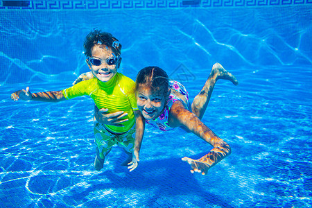 水下儿童蓝色风镜婴儿男性女孩男生身体活动气泡健康图片