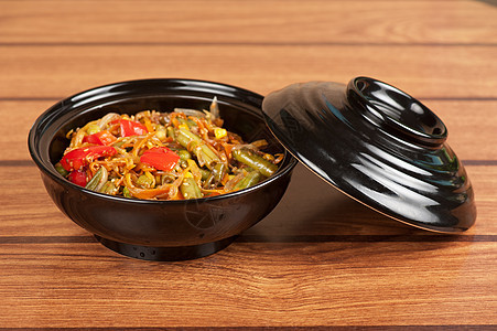 温暖的蔬菜沙拉课程美味食物辣椒厨房季豆黄瓜洋葱胡椒盘子图片