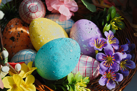复活节鸡蛋装饰装饰品手提篮篮子点缀背景图片