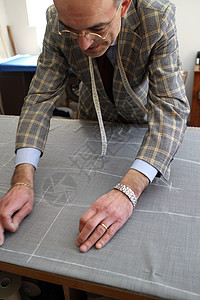真正的裁缝制作者测量服装工具手工艺术工作风俗店铺人体图片