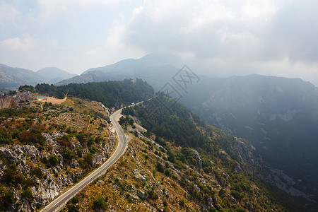 黑山的山路爬坡全景旅行天线公园天空沥青岩石风景蓝色图片