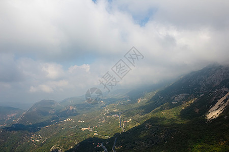 黑山的山地公路沥青风景爬坡驾驶全景冒险车道运输缠绕场景图片