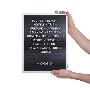在非常古老的菜单板上的塑料字母中的假期概念菜单旅游度假村驾驶木板春假享受时间文化取力器图片