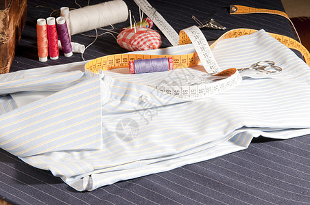 定制衬衫剪刀衣服测量展示销售裁缝厘米木头别针白色图片