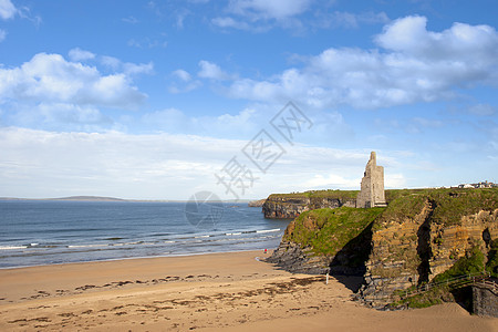 Ballybunion海滩城堡和悬崖的风景图片