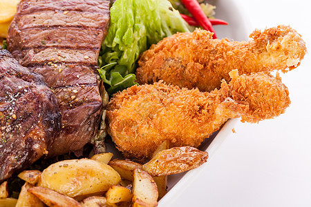 混合肉 沙拉和薯条臀部营养服务面糊土豆肋骨餐厅翅膀红肉饮食图片