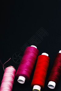 缝线线圈黑色纺织品工艺裁缝工作丝绸粉色针线活卷轴图片