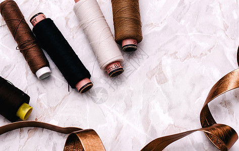 缝线纤维丝绸材料衣服裁缝棉布宏观刺绣白色棕色图片