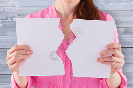 持有撕破纸页的妇女的复合图象数字女士眼泪木头计算机绘图离婚女性便服剥离图片