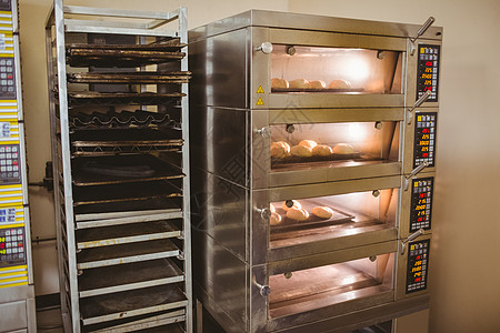 面包卷在烤炉中烘烤烤箱酒店电饭煲厨房学校烹饪餐饮大楼商业餐厅图片