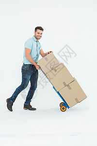 快乐的送货员推车箱工作幸福服务盒子职业导游工人运输接收微笑图片