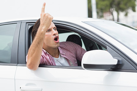有道路愤怒的男人方向盘男性汽车司机闲暇运输驾驶烦躁窗户车辆图片