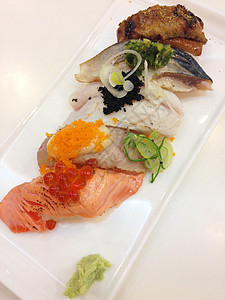 封闭品种的寿司 日本食品图片
