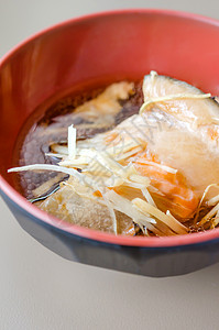 卡布托尼沙门酱油盘子午餐棕色食物用餐服务大豆美食草本植物图片