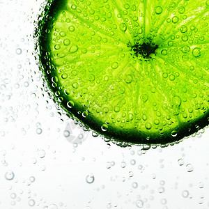 在水中石灰苏打饮料液体水果气体茶点绿色宏观柠檬气泡图片