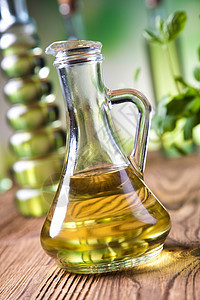 含橄榄油的咖啡馆 地中海农村主题草药蔬菜叶子美食油壶香料烹饪营养宏观玻璃图片