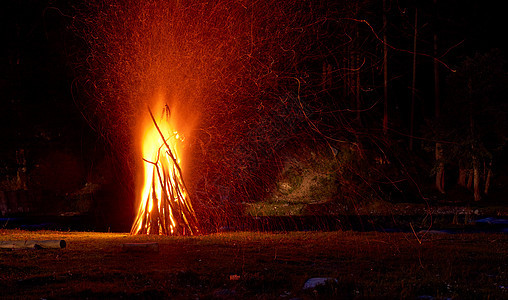 营火木头乐趣火花微光燃烧火焰图片
