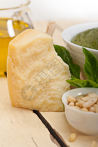 意大利巴西罗比拉酱成分白色绿色美味盘子蔬菜午餐美食食物饮食香蒜图片