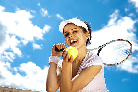 夏天打网球的妇女消遣体育网球游戏乐趣训练闲暇女士享受活动图片